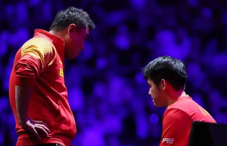 九游游戏-韩国乒乓球队鏖战英国乒乓球队,王皓统治全场