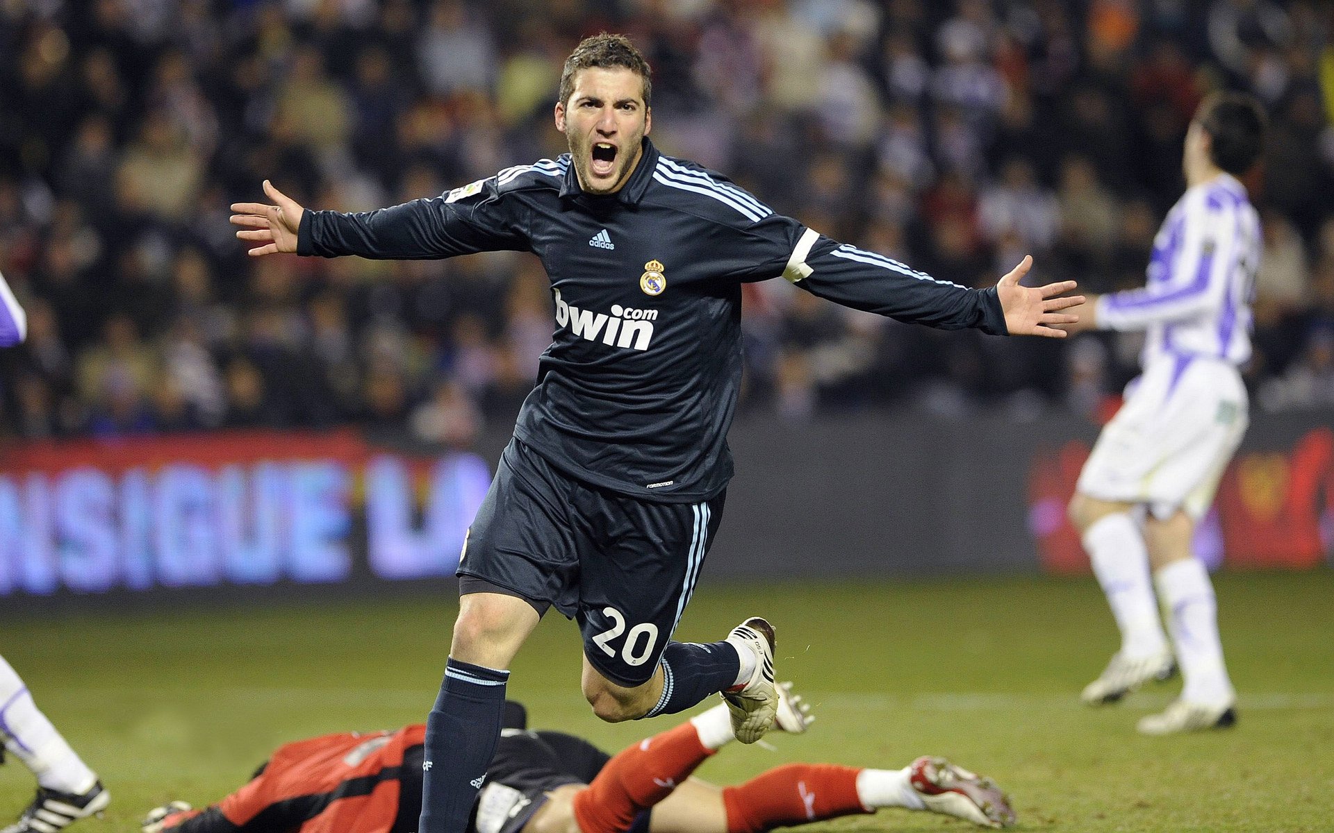 九游娱乐网页-意甲焦点战之夜，米切尔赛后评分拉满，诠释现代中场新定义